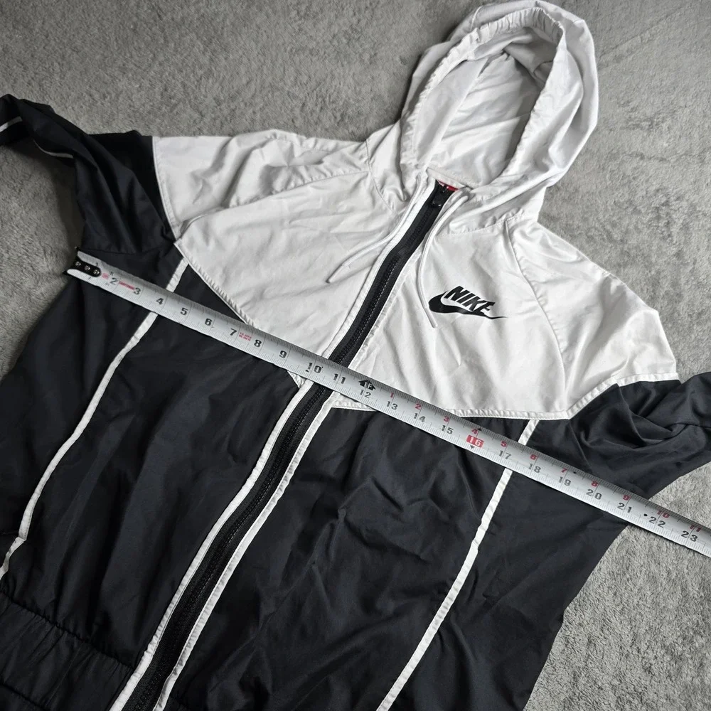 NIKE Sportswear Windrunner Jacket Women's Medium Black White Lightweight Running